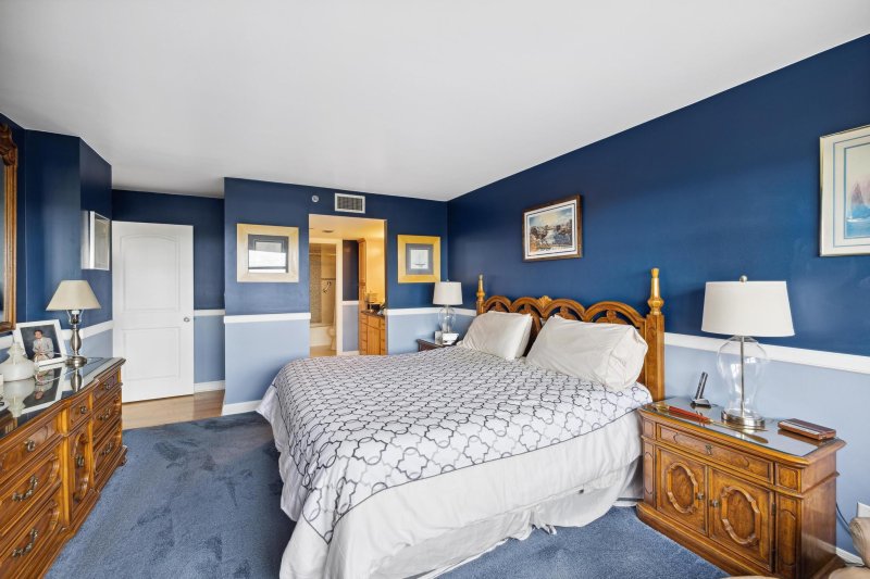 Condo for sale at The Tower at Port Royale 1208
