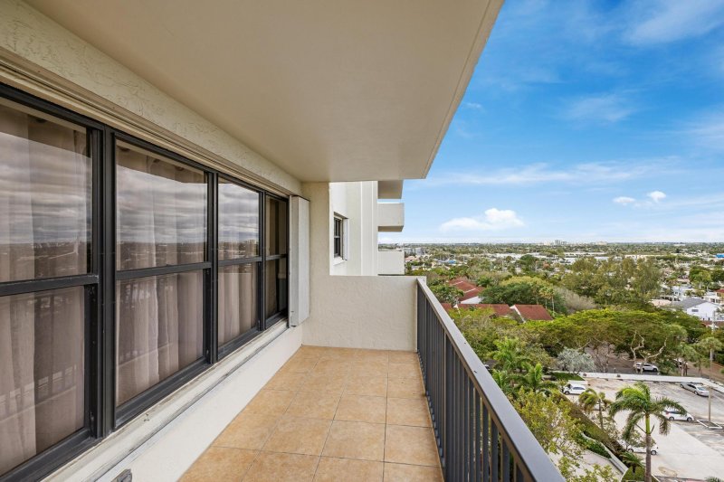 Condo for sale at The Tower at Port Royale 1208