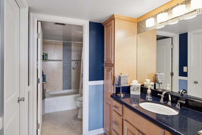 Condo for sale at The Tower at Port Royale 1208