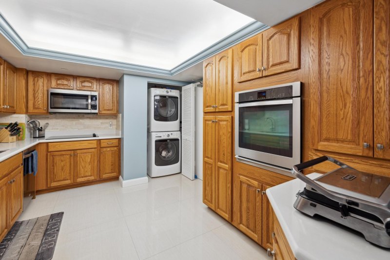 Condo for sale at The Tower at Port Royale 1208