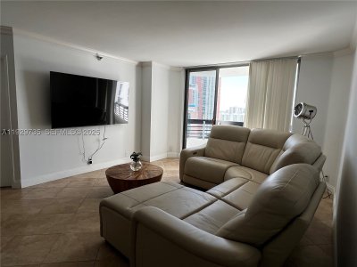 Comprar apartamento en Mystic Pointe 600 2102