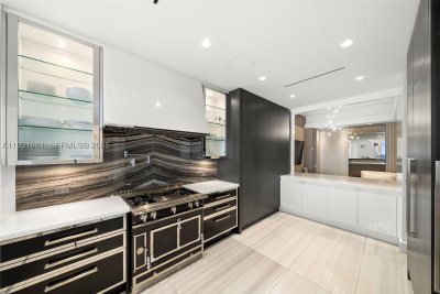 Comprar apartamento no The Estates at Acqualina 1002