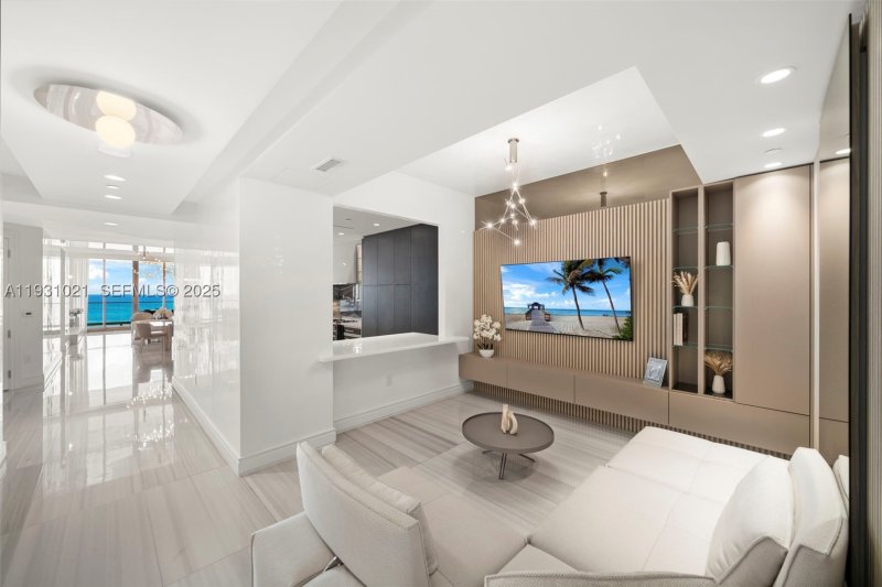 Condo for sale at The Estates at Acqualina 1002