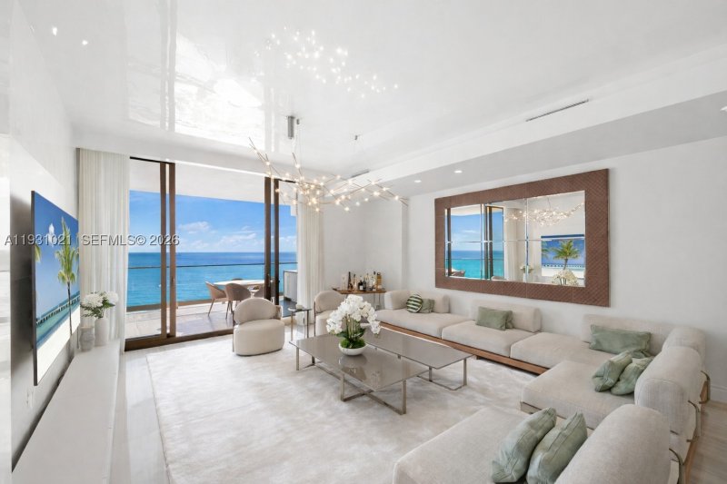 Condo for sale at The Estates at Acqualina 1002