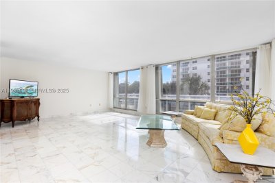 Aquarius Towers Apt #208S