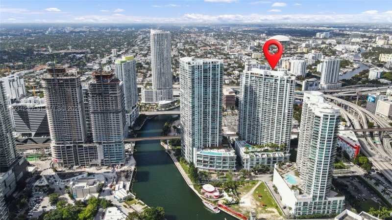 Condo for sale at The Ivy 2109