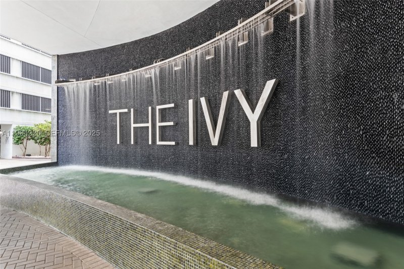 Condo for sale at The Ivy 2109