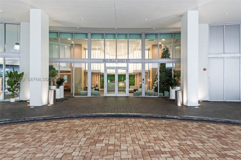 Condo for sale at The Ivy 2109