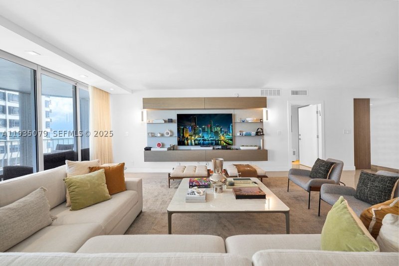 Condo for sale at Bal Harbour 101 Condo 1106