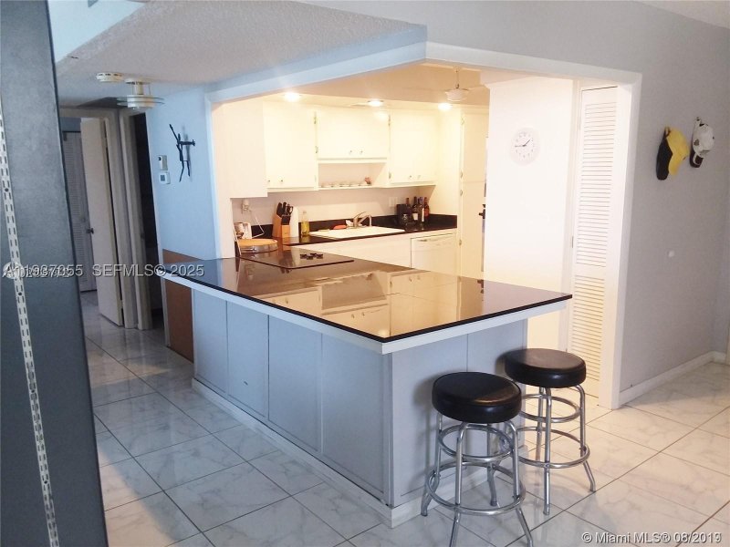 Condo for sale at Allington Towers 3G
