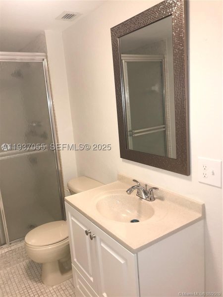 Condo for sale at Allington Towers 3G