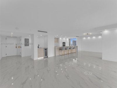 Comprar apartamento no Turnberry Isle 25D