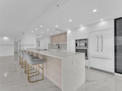 Comprar apartamento no Turnberry Isle 25D