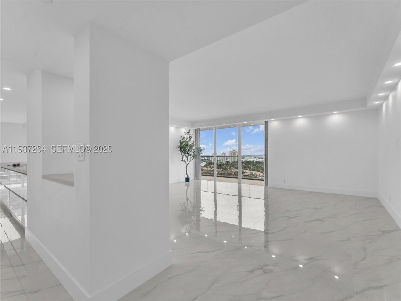 Comprar apartamento no Turnberry Isle 25D