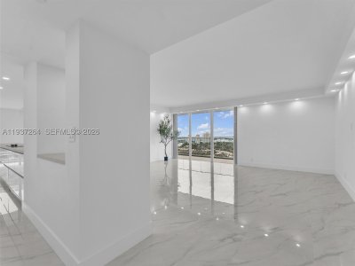 Comprar apartamento no Turnberry Isle 25D