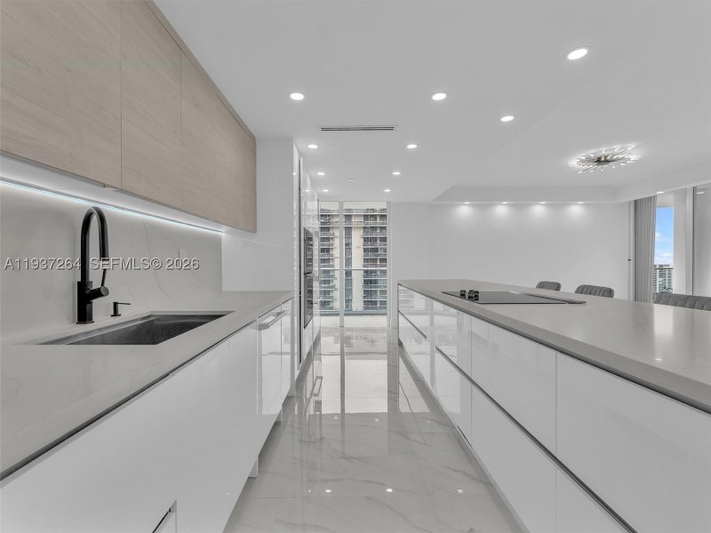 Comprar apartamento no Turnberry Isle 25D