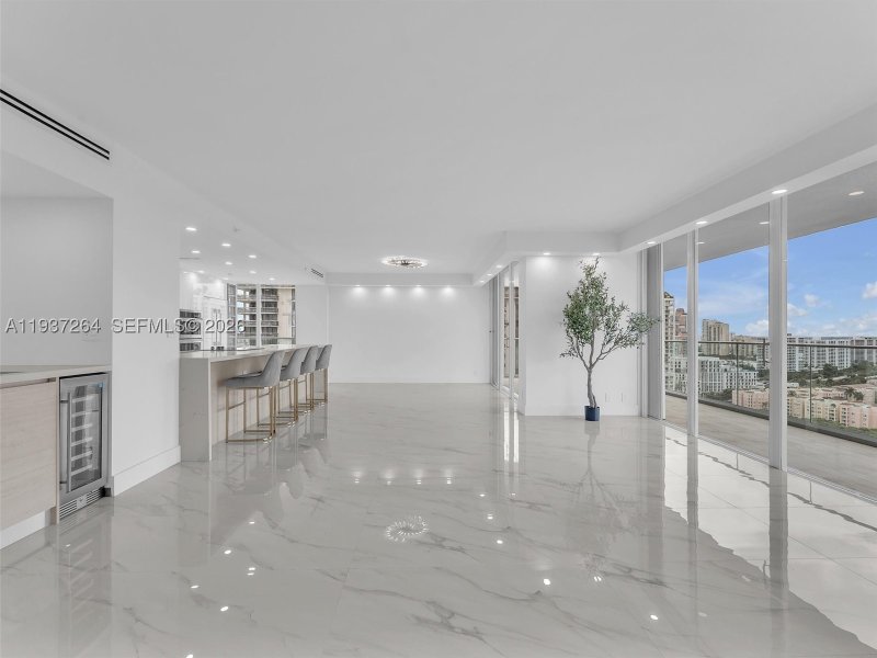 Comprar apartamento no Turnberry Isle 25D