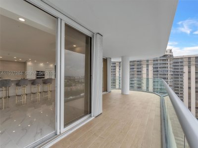 Comprar apartamento no Turnberry Isle 25D