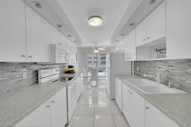Condo for sale at Southpoint Towers 204n