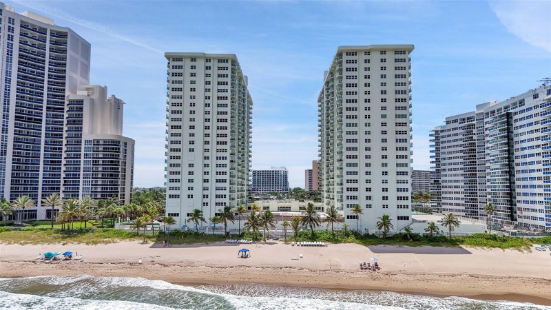 Condo for sale at Southpoint Towers 204n