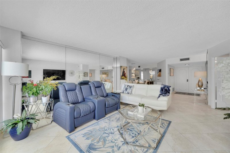 Condo for sale at Southpoint Towers 204n