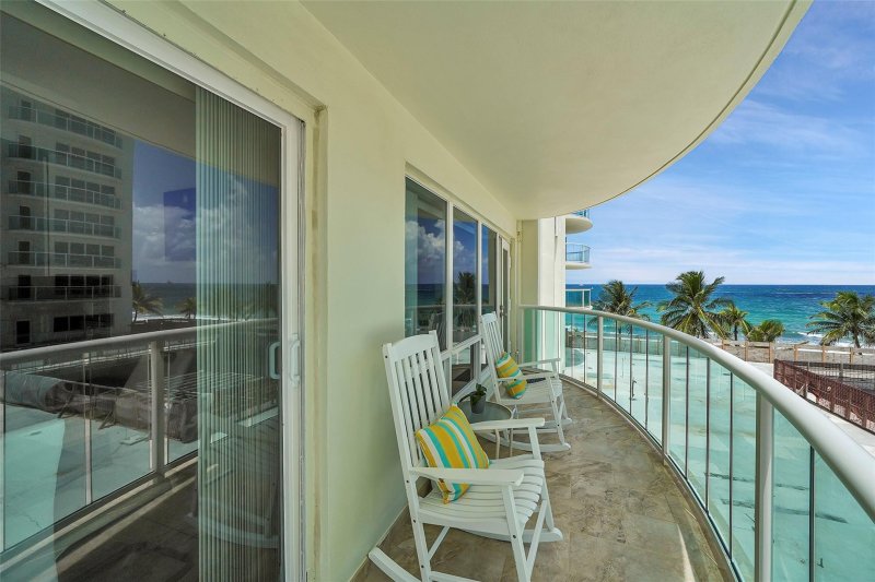 Condo for sale at Southpoint Towers 204n