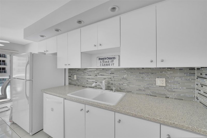 Condo for sale at Southpoint Towers 204n