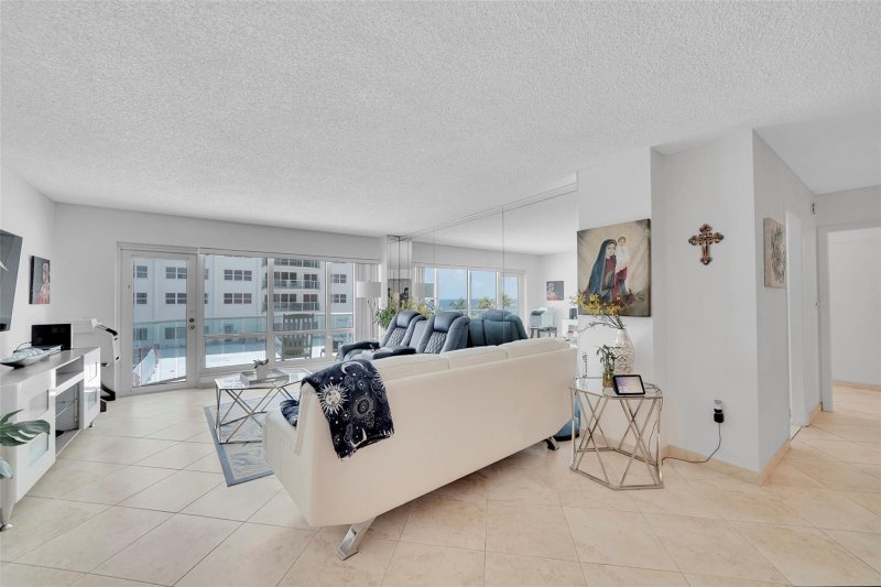 Condo for sale at Southpoint Towers 204n