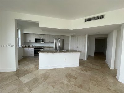 Comprar apartamento no Turnberry Village South 502