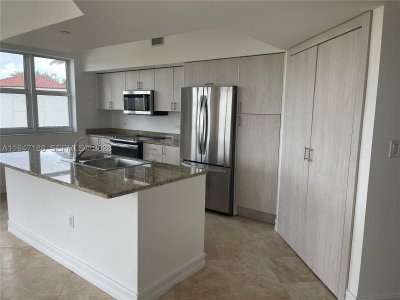 Comprar apartamento no Turnberry Village South 502