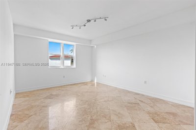 Comprar apartamento no Turnberry Village South 502