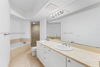 Comprar apartamento no Turnberry Village South 502