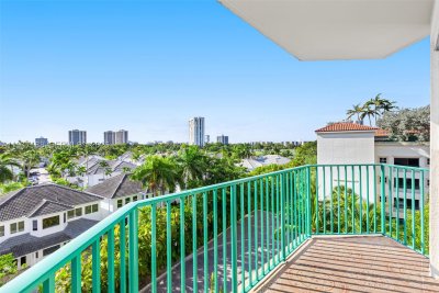 Comprar apartamento no Turnberry Village South 502
