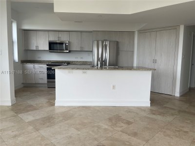 Comprar apartamento no Turnberry Village South 502