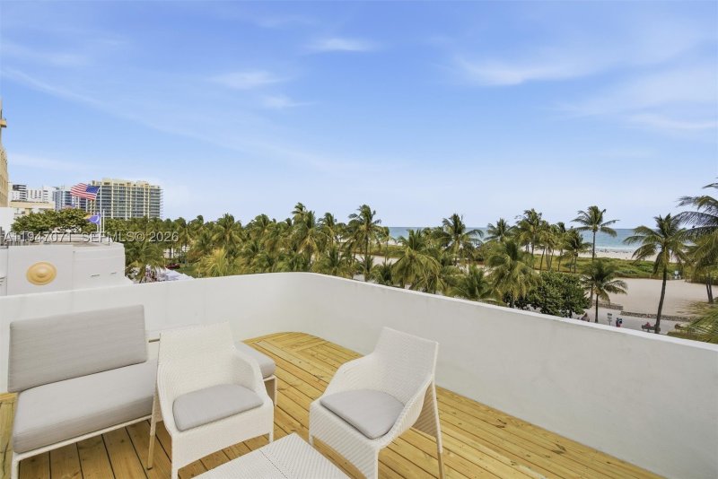 Carlyle Condo Hotel Apt #PH1