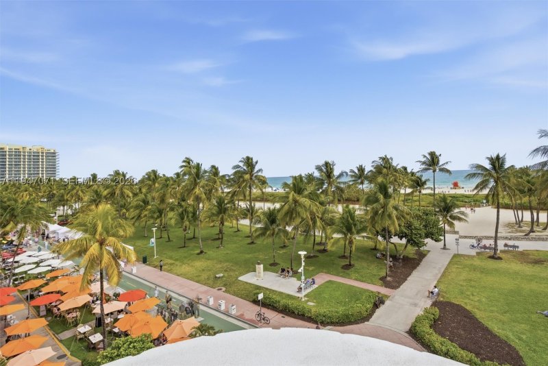 Condo for sale at Carlyle Condo Hotel PH1