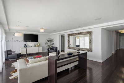 Comprar apartamento no Carlyle Condo Hotel PH1