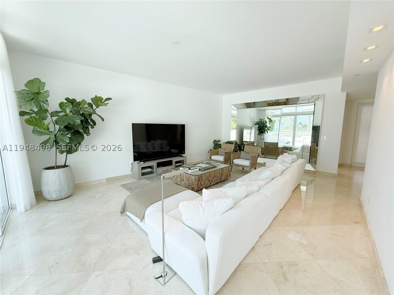 Apartment for rent at Continuum II North TWN2