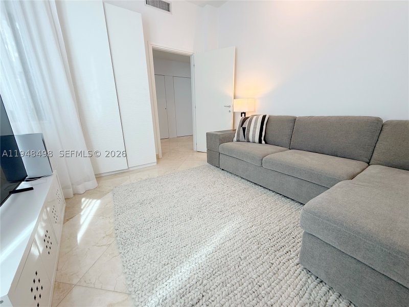 Apartment for rent at Continuum II North TWN2