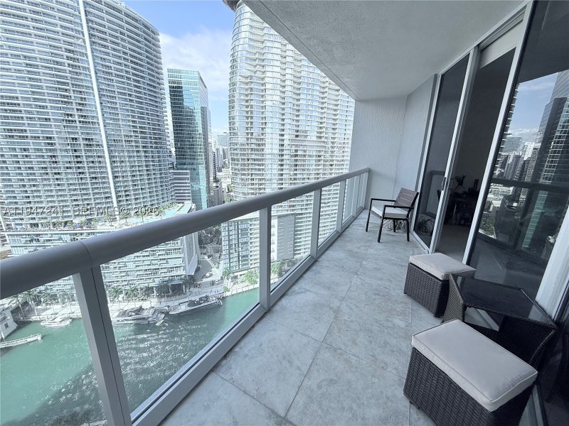Condo for sale at Icon Brickell Tower I 2906
