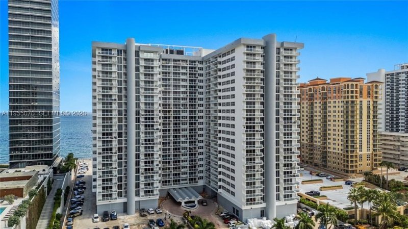 Condo for sale at Parker Plaza Estates 727