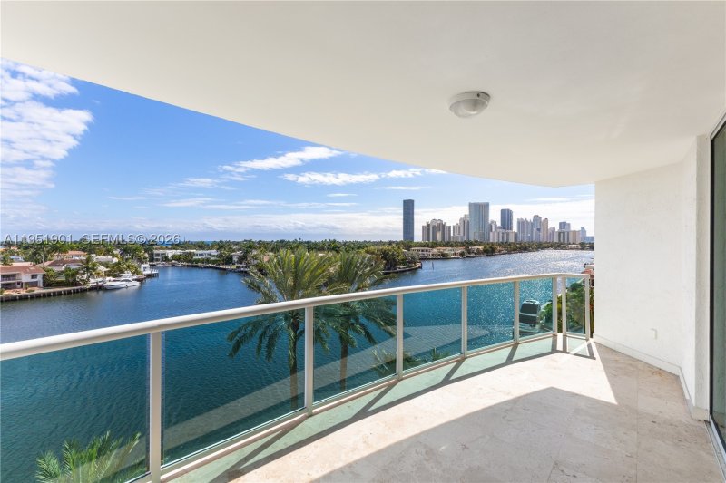 Condo for sale at Hamptons South 608
