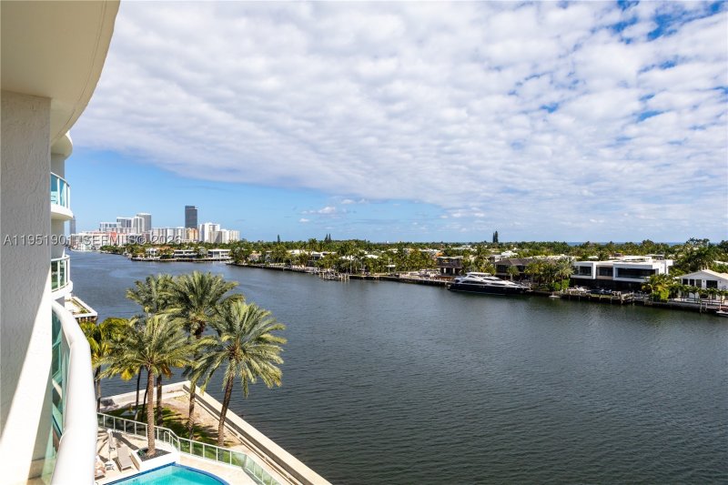 Condo for sale at Hamptons South 608