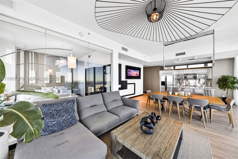 Condo for sale at Marina Blue 5508