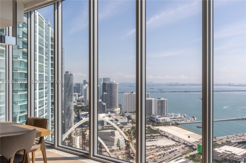 Condo for sale at Marina Blue 5508