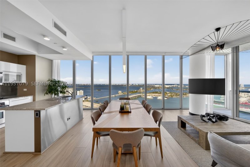 Condo for sale at Marina Blue 5508