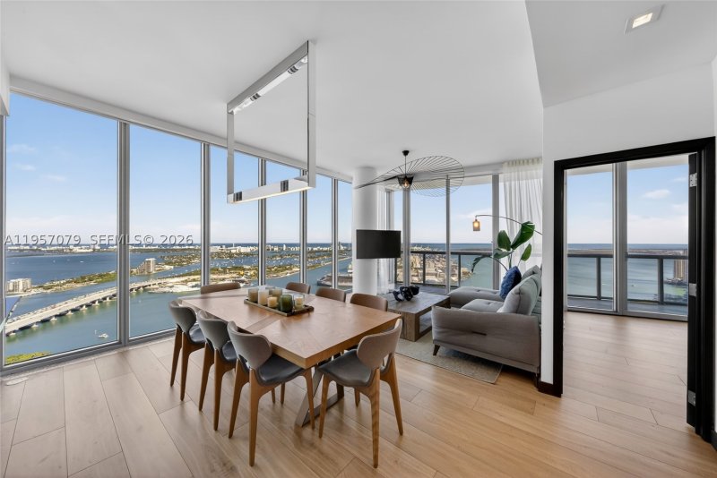 Condo for sale at Marina Blue 5508