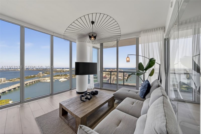 Condo for sale at Marina Blue 5508