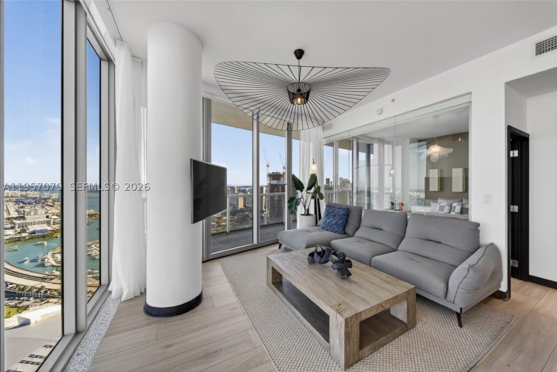 Condo for sale at Marina Blue 5508