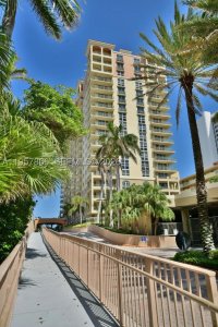 Aluguel de apartamento no 2080 Ocean Drive 303
